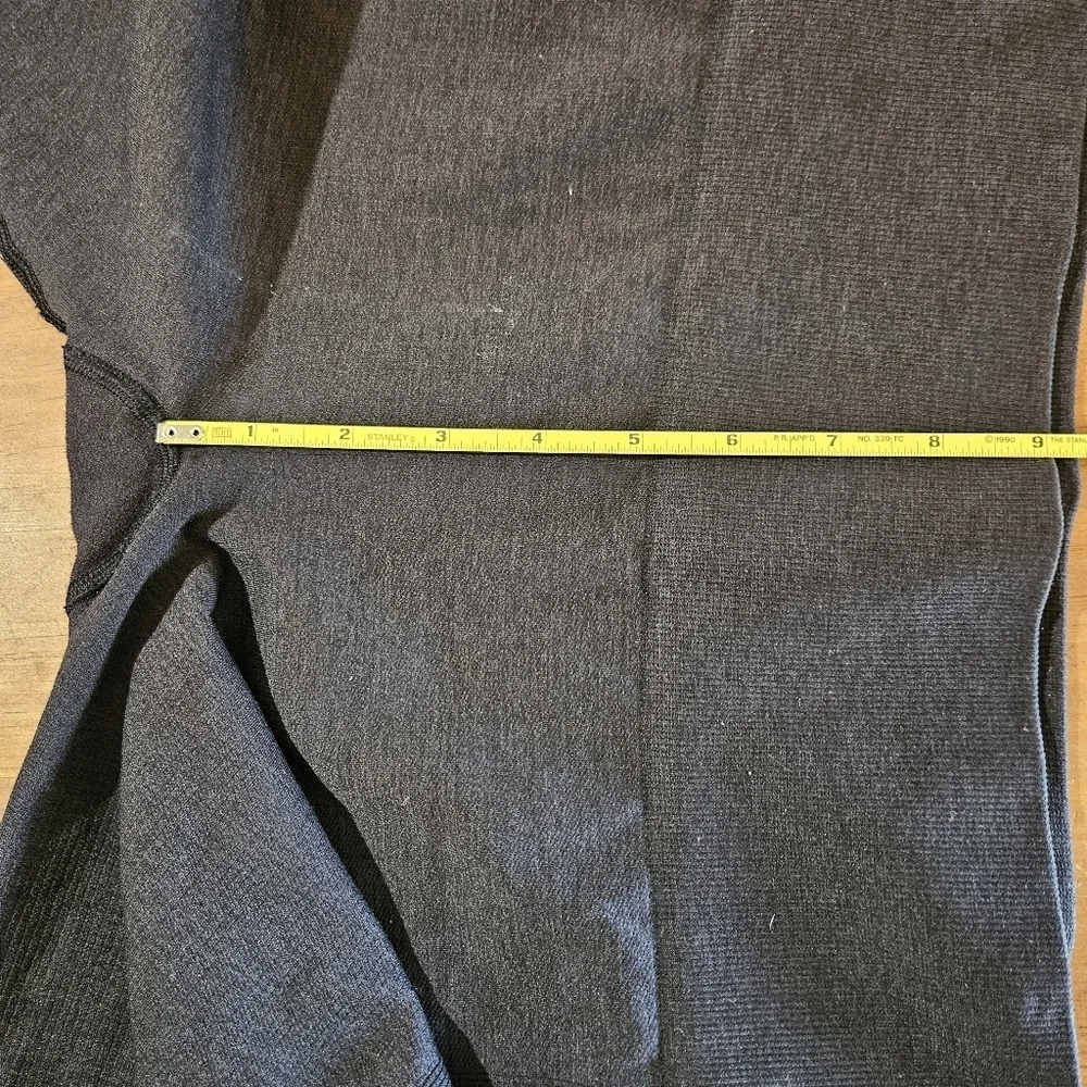 Lululemon Seamlessly Street Crop Heathered Black Size 8 Yoga Athletic Workout